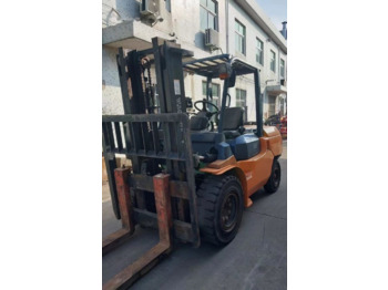 Toyota FD50 - Diesel forklift: picture 2
