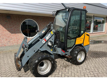 GiANT V 452 T HD  - Compact loader: picture 1