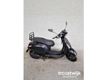 Vespa Sprint 4T - Motorcycle: picture 1