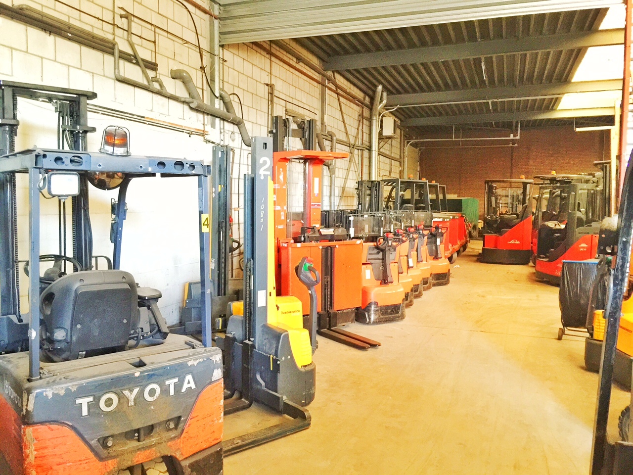 Van den Bosch vorkheftrucks B.V. - vehicles for sale undefined: picture 5