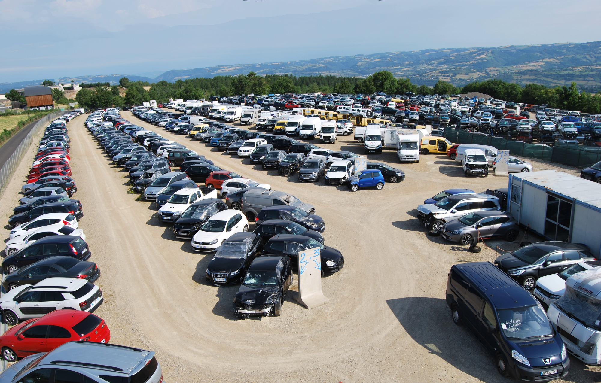 AUTO PIECE BURGUIERE - vehicles for sale undefined: picture 3