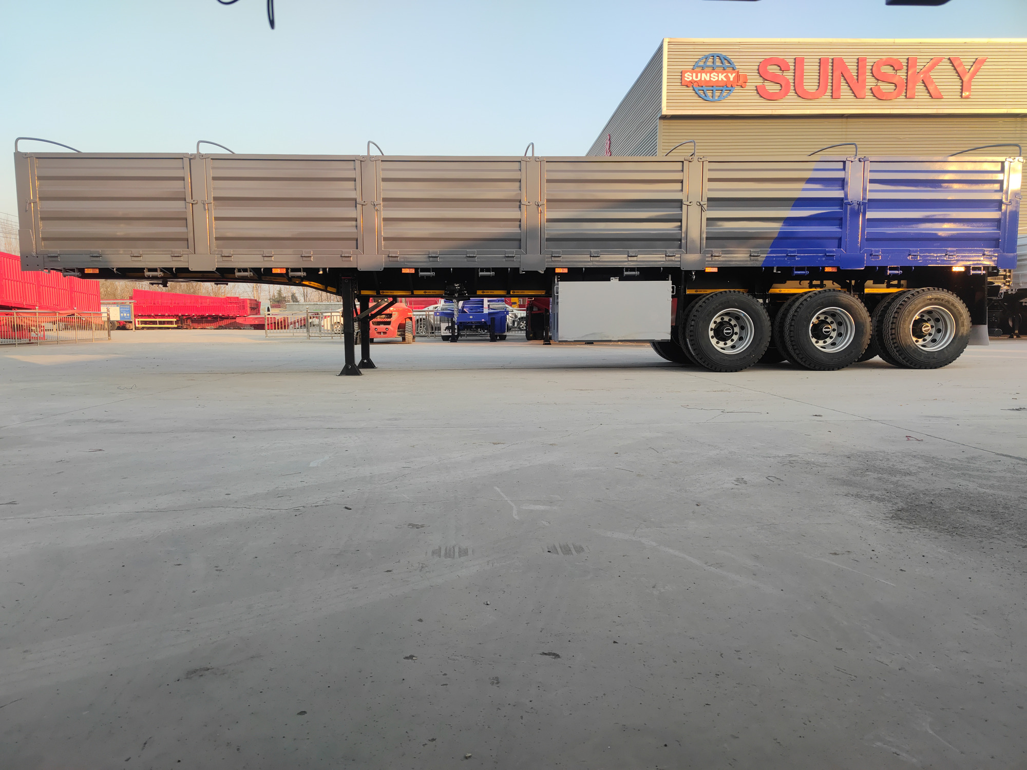 Xiamen Sunsky Vehicle Co.,Ltd - Tractor units SINOTRUK undefined: picture 1