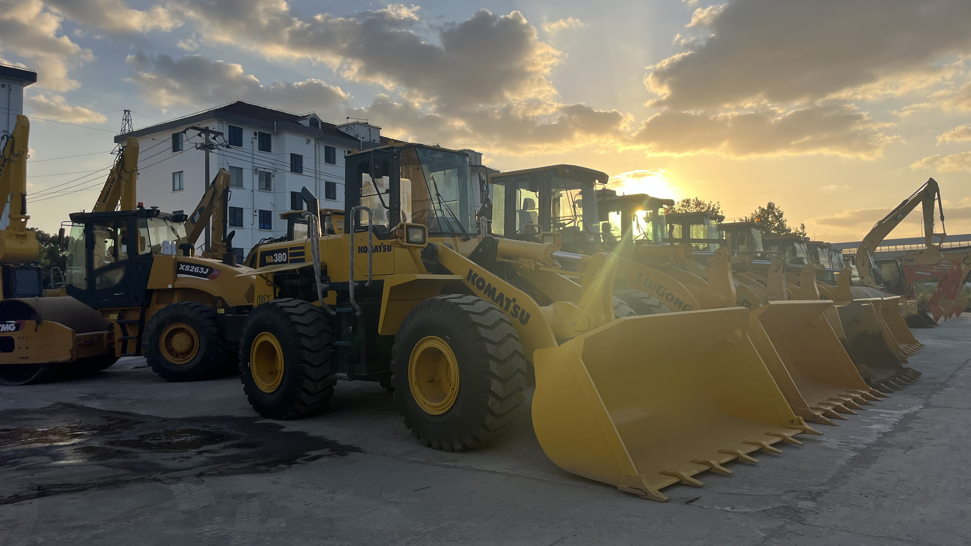 Sunight Development Company Limited - Construction machinery HYUNDAI undefined: picture 18