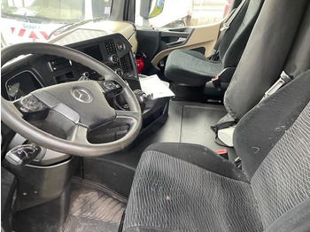 Interior photo 1: Tractor unit Mercedes Actros 1845 Interior photo 1: Tractor unit Mercedes Actros 1845