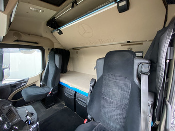 Tractor unit Mercedes-Benz 1846 LS Actros: picture 4