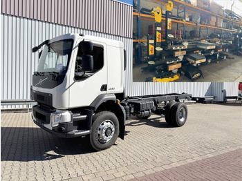 Hook lift truck