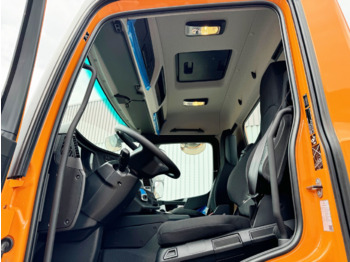 Interior photo 1: Leasing of Mercedes-Benz Arocs 2633 6x4 Arocs 2633 6x4, 2x Nebenantrieb Mercedes-Benz Arocs 2633 6x4 Arocs 2633 6x4, 2x Nebenantrieb