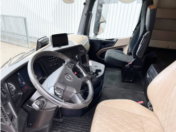 Interior photo 2: Tipper Mercedes-Benz Arocs 3263 8x4/4 Arocs 3263 8x4/4, Retarder, Stahlmulde ca.14m³, Hydr. Heckklappe Interior photo 2: Tipper Mercedes-Benz Arocs 3263 8x4/4 Arocs 3263 8x4/4, Retarder, Stahlmulde ca.14m³, Hydr. Heckklappe