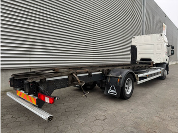 Container transporter/ Swap body truck Renault D16 / BDF / Wide / 4 In Stock / Tuv: 6-2025 / Belgium Truck: picture 3