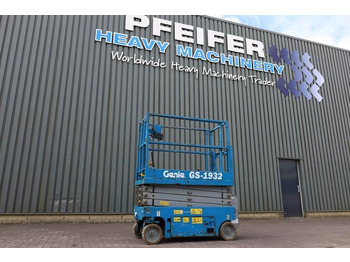 Scissor lift GENIE