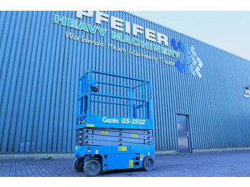 Scissor lift GENIE