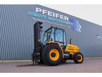 Rough terrain forklift JCB