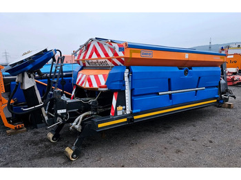 Hook lift truck