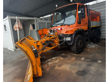 Truck Unimog U400 4x4, Winterdienst, Schild+Streuer: picture 2