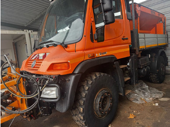 Truck Unimog U400 4x4, Winterdienst, Schild+Streuer: picture 4