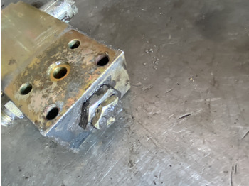Spare parts for Wheel excavator Mecalac 12 XVT - zamek zawór siłownika podpory: picture 4
