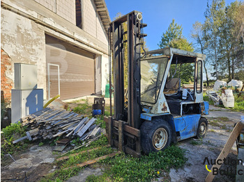 Forklift CATERPILLAR