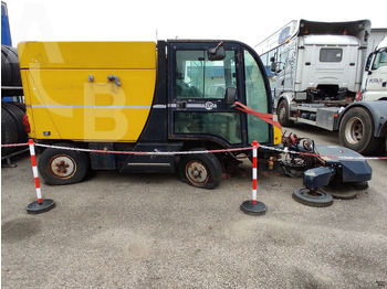 Road sweeper Mathieu Azura: picture 4