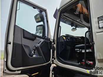 Tractor unit Renault: picture 4