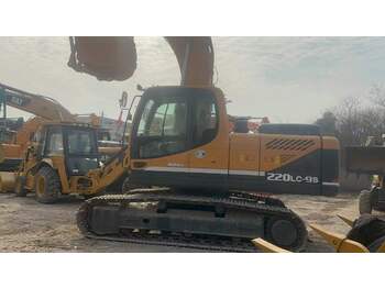Crawler excavator HYUNDAI 220LC-9S: picture 3
