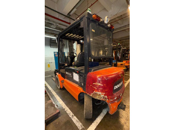 Electric forklift DOOSAN