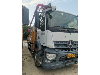 Concrete pump truck XCMG Official HB52V Used Mobile Concrete Pump 52m Truck Mounted Concrete Pump Price: picture 2