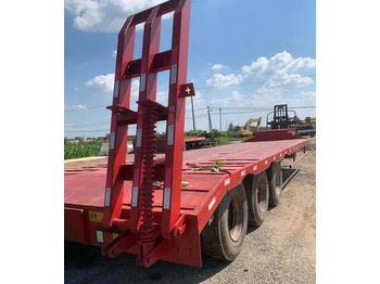 Low loader semi-trailer