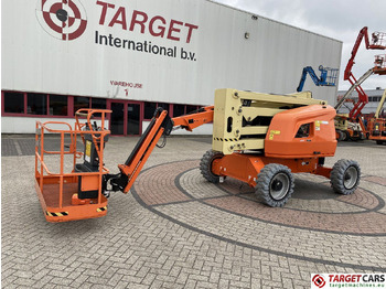 Articulated boom JLG