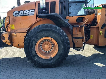 Wheel loader Case 821 F: picture 5
