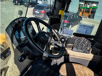 Wheel loader Case 821 F: picture 4