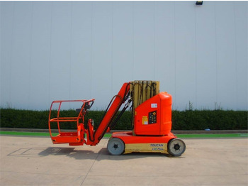 Vertical mast lift JLG