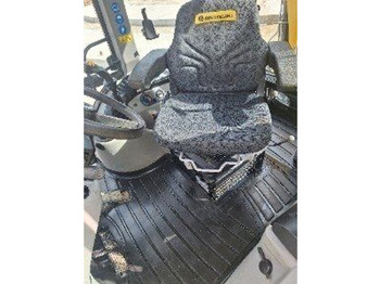 Backhoe loader New Holland B115B: picture 4