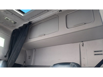 Curtainsider truck Volvo FM 370: picture 5