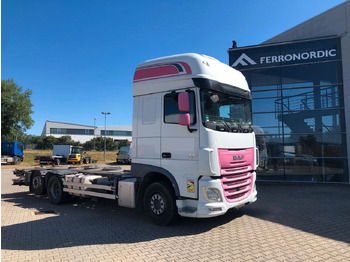 Container transporter/ Swap body truck DAF XF 460