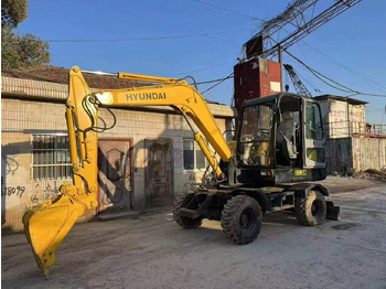 Wheel excavator HYUNDAI