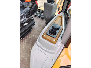 New Backhoe loader CAT 420 F: picture 2