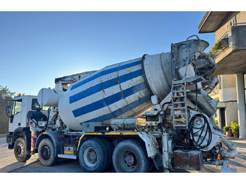 Concrete pump truck Betonpompa CIFA Iveco Trakker 410E44: picture 4