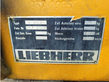 Crawler excavator Liebherr 902: picture 3