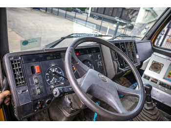 Interior photo 1: Tipper Mercedes SK 2531-6X2-PATA/BITUMEN/ASFALT/GOUDRON