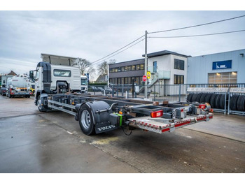 Container transporter/ Swap body truck Volvo FM 330: picture 5