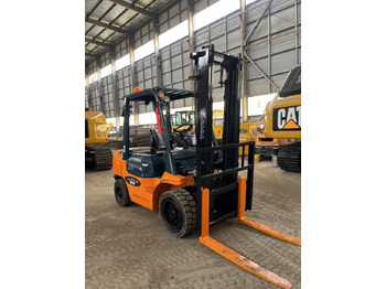 Diesel forklift Toyota FD30 Forklift: picture 4