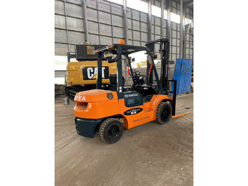 Diesel forklift Toyota FD30 Forklift: picture 5