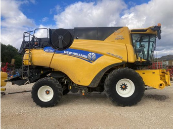 Combine harvester NEW HOLLAND CR series
