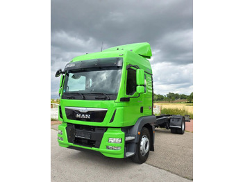 Curtainsider truck MAN TGM 18.340