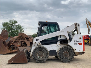 Skid steer loader Bobcat S 740: picture 2
