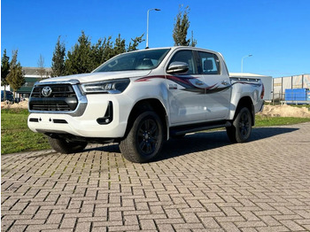 Pickup truck TOYOTA Hilux