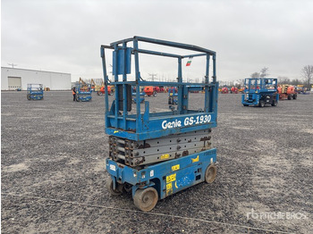 Scissor lift GENIE
