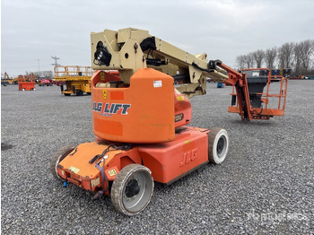 Articulated boom JLG