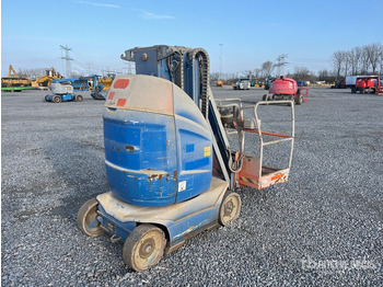 Vertical mast lift JLG