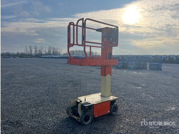 Vertical mast lift JLG